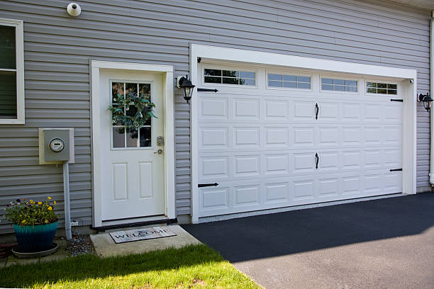 24/7 Emergency Garage Door Panel Replacement experts in Joshua Tree, CA